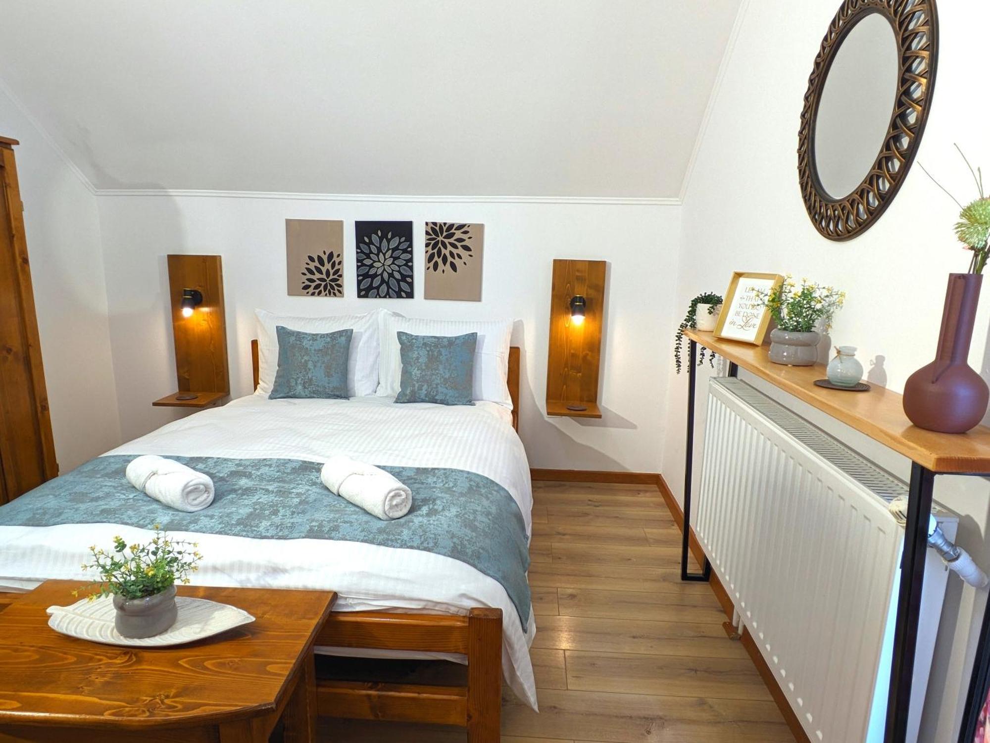 סובאטה Pallos Apartments מראה חיצוני תמונה