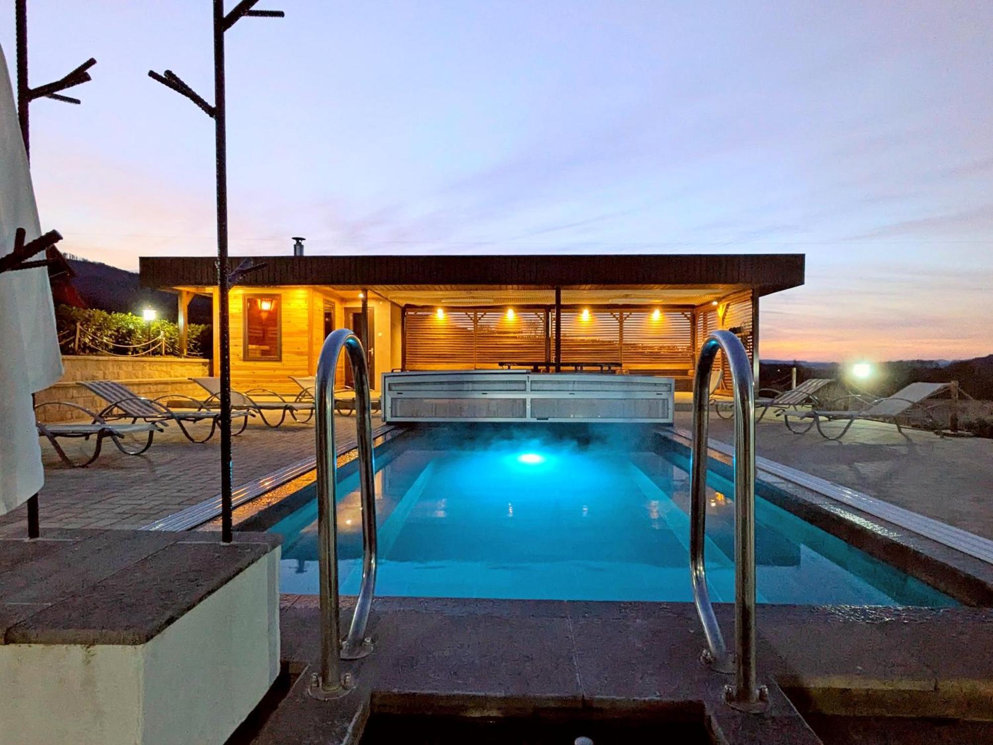 סובאטה Pallos Apartments מראה חיצוני תמונה